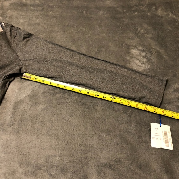 Long sleeve Grey Shirt (Plaid Neckline) - Picture 3 of 6